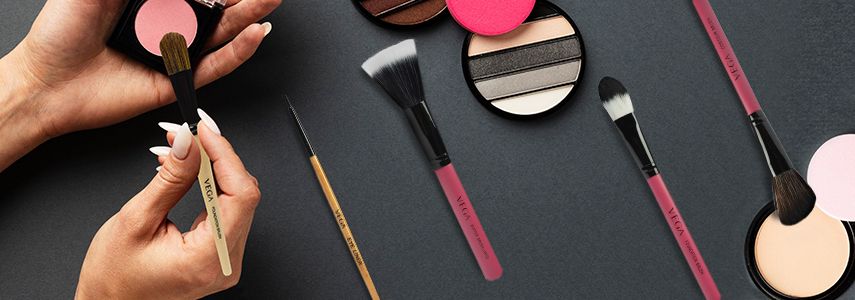 Top Brushes to Include in Your Makeup Brush Kit as a Beginner
