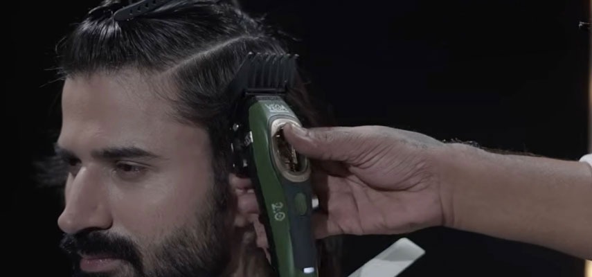 Using-Professional-Hair-Clipper