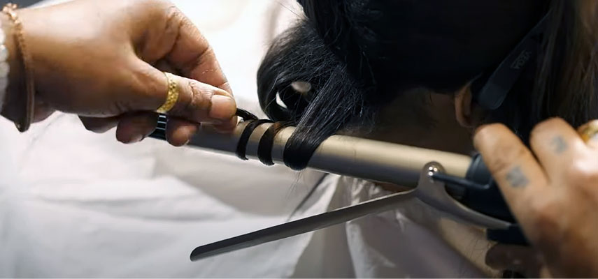 Using-hair-curler