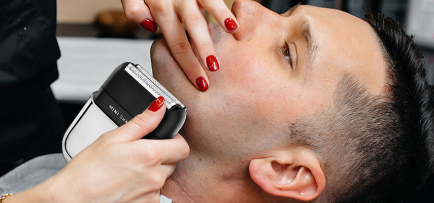 Using Vega Professional Mighty Mini Hair Shaver