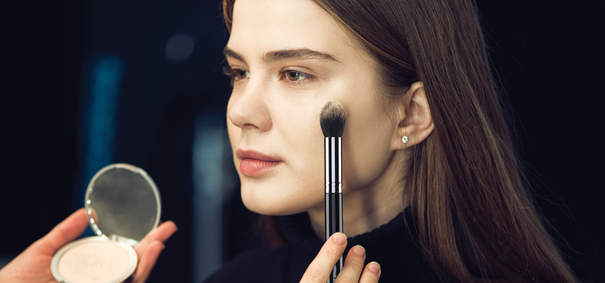 Womain-Using-Vega-Professional-Makeup-Brush