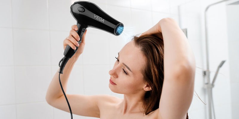 Women-Using-hair-Dryer